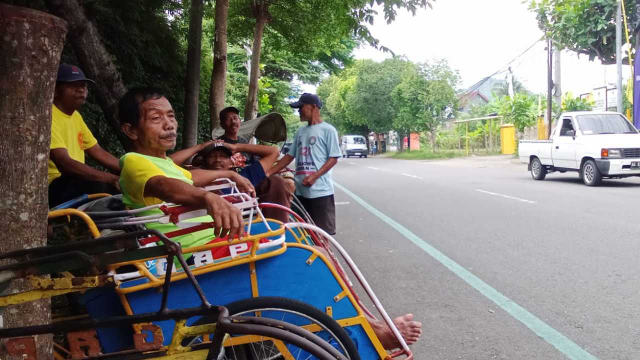 Transportasi Becak di Trenggalek Mencoba Bertahan, Meski Tergerus Transportasi Modern