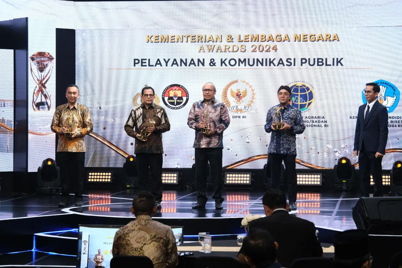 Berhasil Menciptakan Ekosistem Komunikasi, Kementerian ATR/BPN Terima Penghargaan Pelayanan dan Komunikasi Publik dari iNews TV