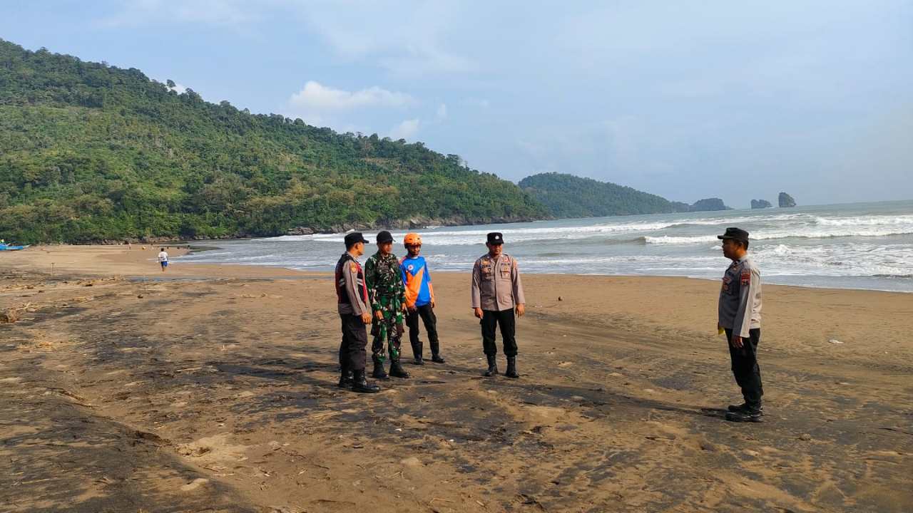 Terseret Ombak di Pantai Konang Panggul, Pelajar Asal Dongko Belum Ditemukan