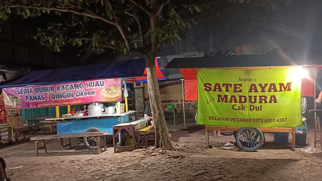 Deretan Makanan Lezat yang Ada di Pertigaan Rejowinangun Trenggalek, Ada Sate Ayam Madura Hingga Fried Chicken