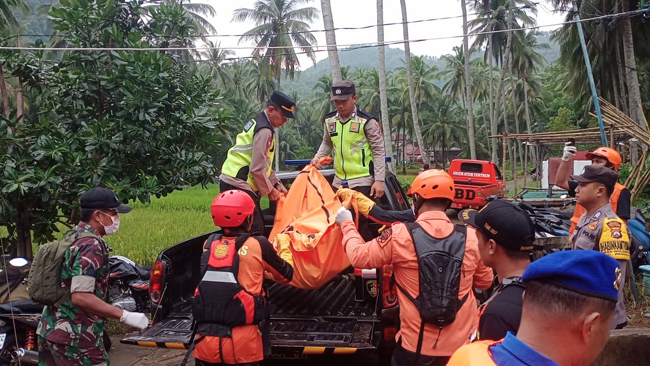 Terseret Ombak di Pantai Konang, Jenazah Pelajar Dongko Ditemukan 3 Km dari Lokasi Awal