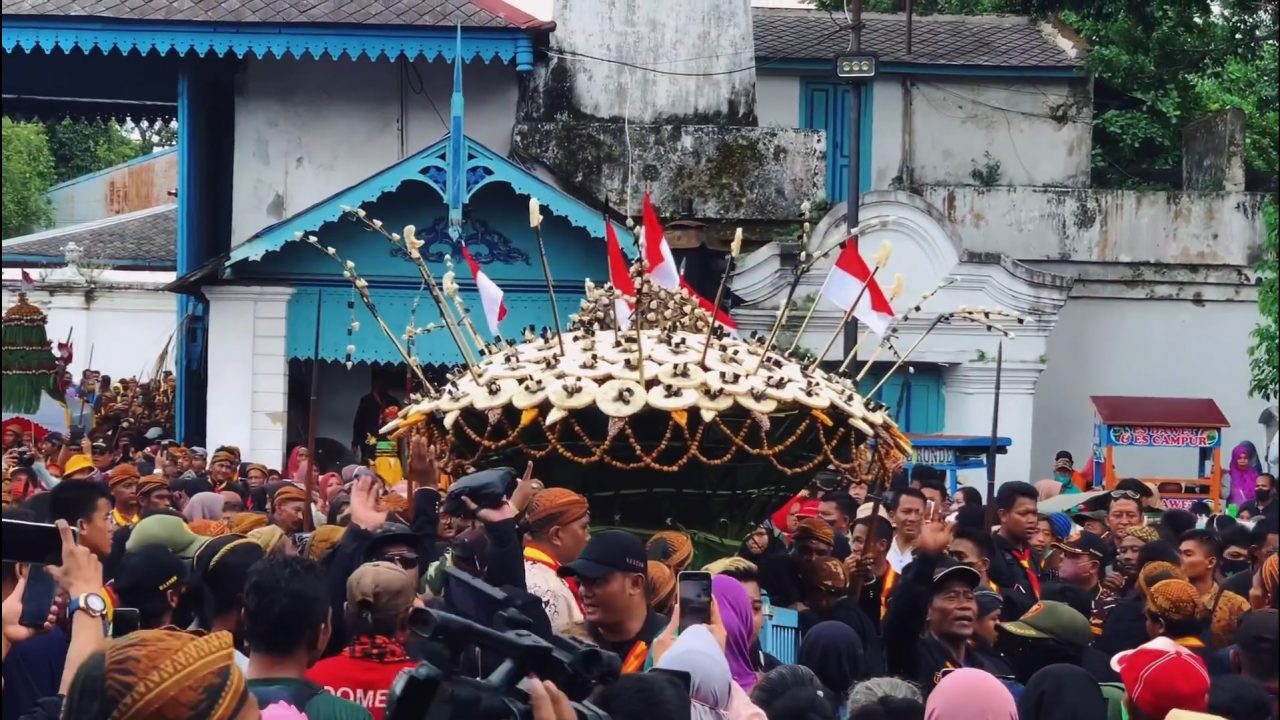 2 Tradisi Perayaan Maulid Nabi di Seluruh Indonesia, Grebeg Maulud Salah Satunya