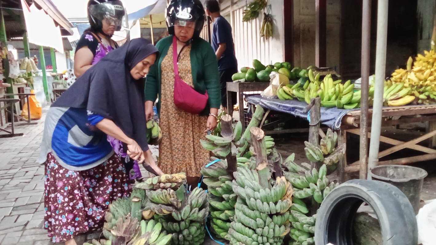 Harga Pisang Raja Turun Usai 1 Suro, Pedagang Trenggalek Masih Kesulitan Dapat Pasokan