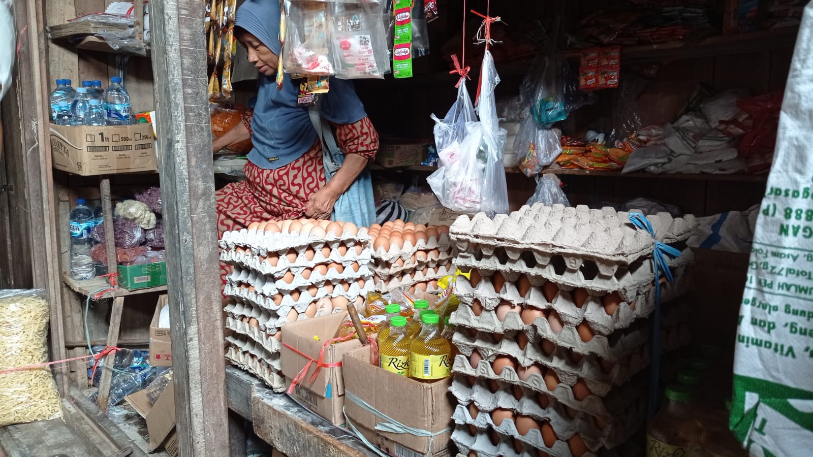 Harga Telur Naik di Watulimo, Pedagang Keluhkan Pasokan dari Peternak Berkurang