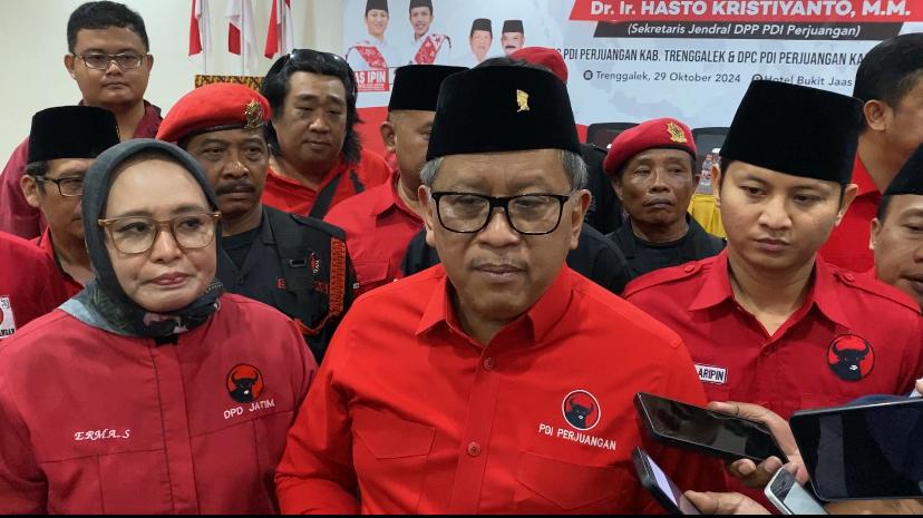 Saat Kunjungi Trenggalek, Sekjen PDIP Hasto Klaim Tren Elektabilitas Risma-Gus Hans Meningkat