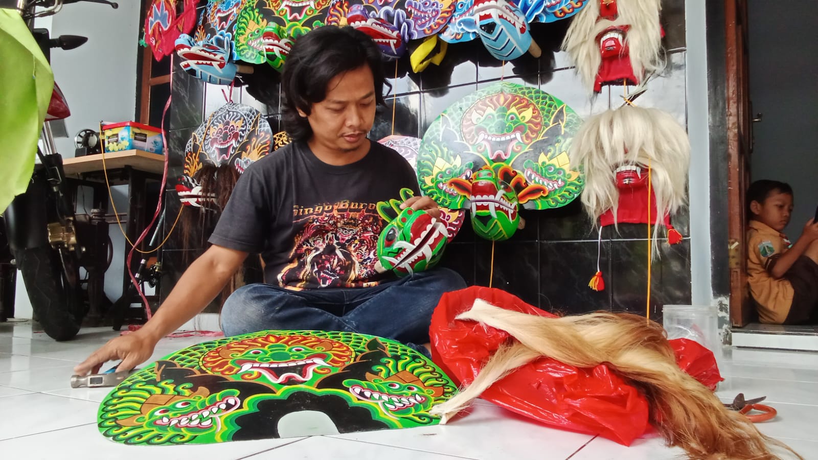Kisah Irfan Sanjaya, Mantan Guru Asal Trenggalek yang Hidup dari Kesenian Jaranan