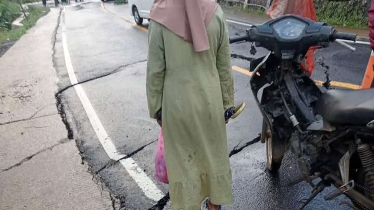 Tanah Ambles di Jalur Nasional Trenggalek-Panggul, Rumah Warga dan Sekolah Terancam