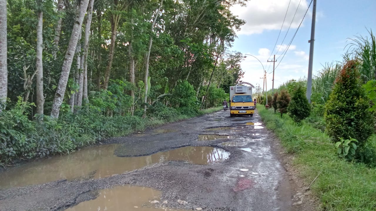 Warga Ngrayung Keluhkan Jalan Rusak 5 Tahun, Rawan Kecelakaan dan Belum Tersentuh Perbaikan