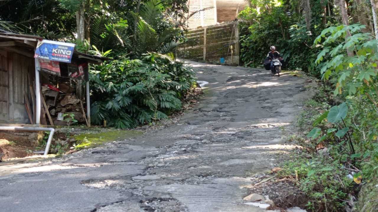 Jalan Rusak Parah Penghubung Kampak–Watulimo Jadi Prioritas Perbaikan, Tunggu Persetujuan Provinsi