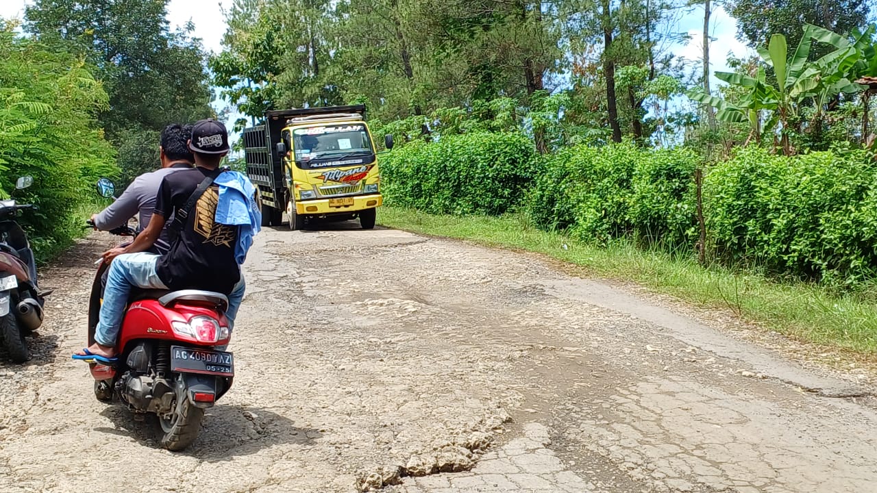 Jalan Rusak Dimana-mana, Bupati Trenggalek Bentuk Satgas Anti Jalan Berlubang