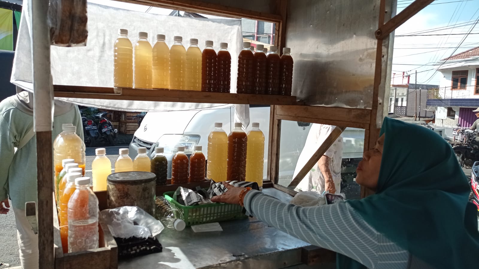 Jamu Tradisional Tetap Bertahan di Pasar Sebo Watulimo
