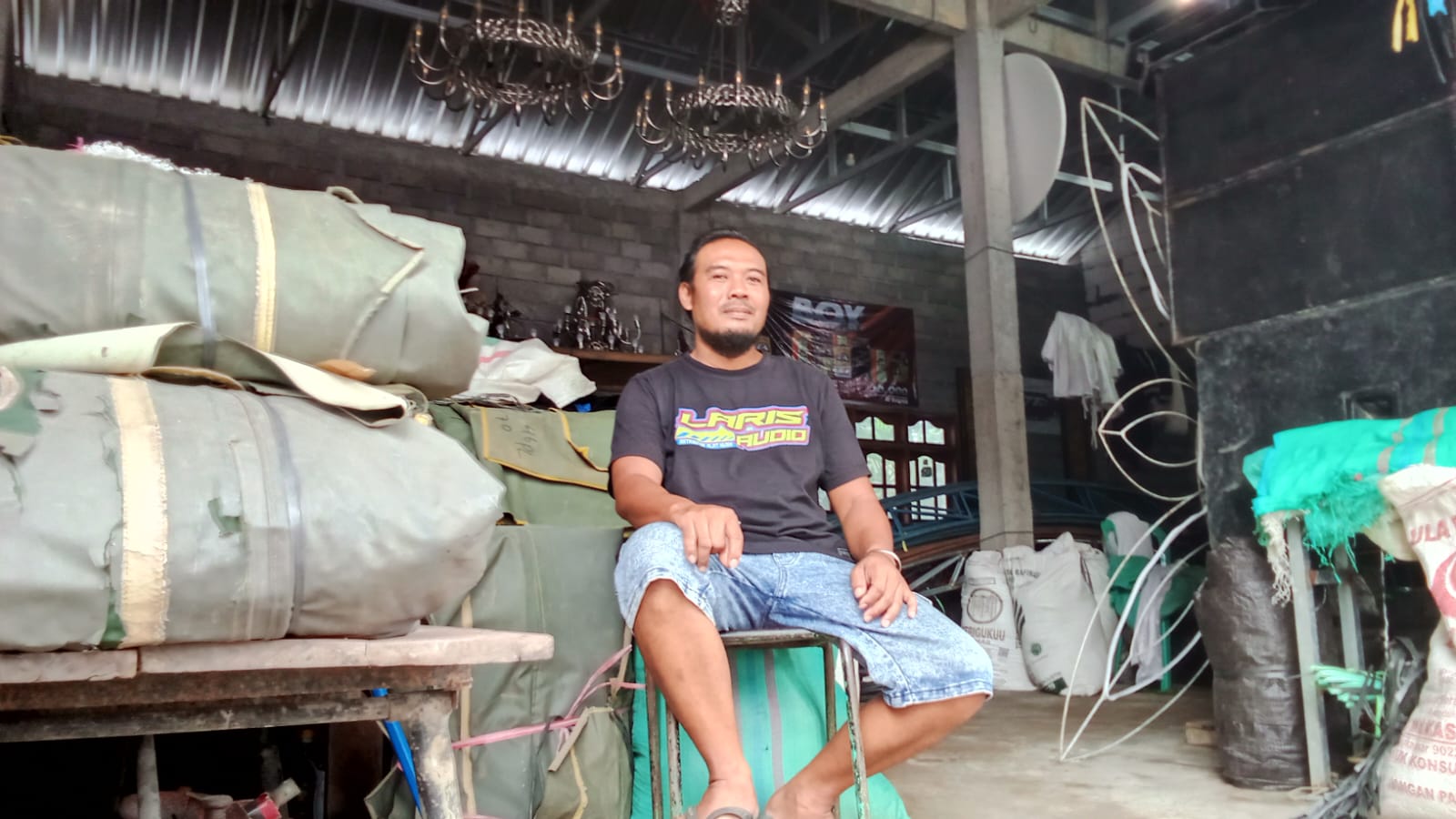 Masuk Bulan Suro, Usaha Tenda Hajatan di Trenggalek Vakum Tanpa Order