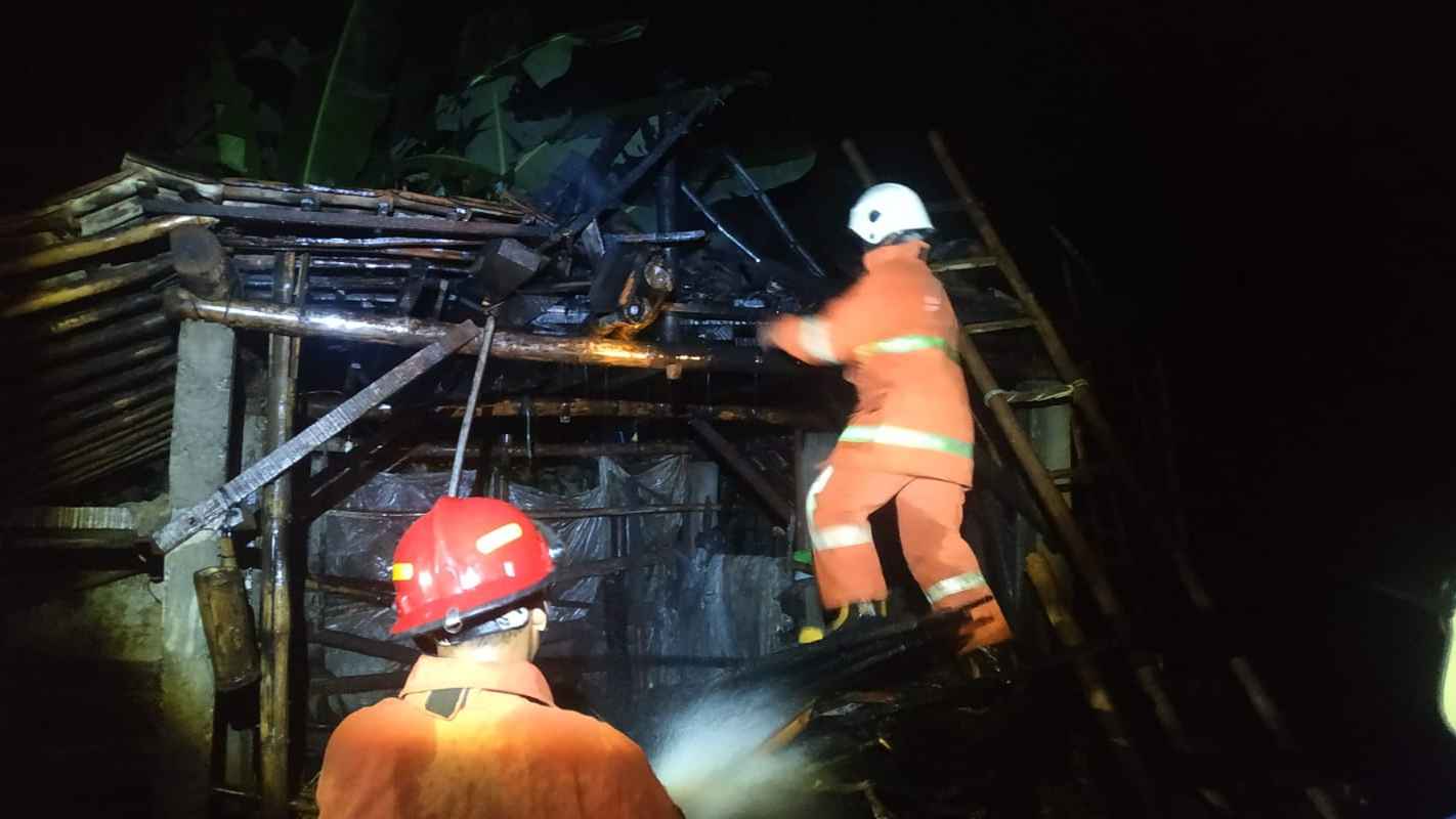 Kandang Sapi di Ngetal Trenggalek Terbakar, Api Diang Jadi Biang Kerok