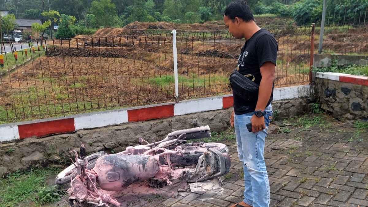 Motor Terbakar di SPBU Trenggalek, Diduga Akibat Konsleting