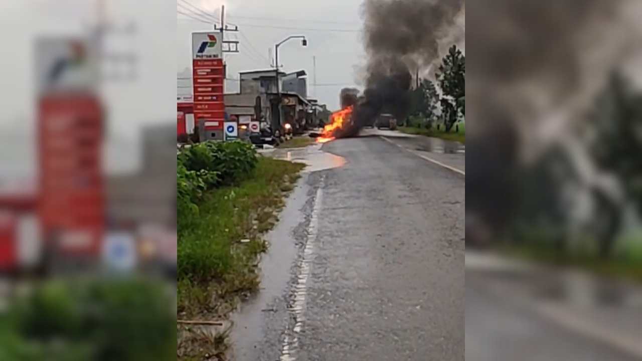 Kebakaran di SPBU Munjungan Gegerkan Warga, Motor Terbakar Saat Isi Pertalite