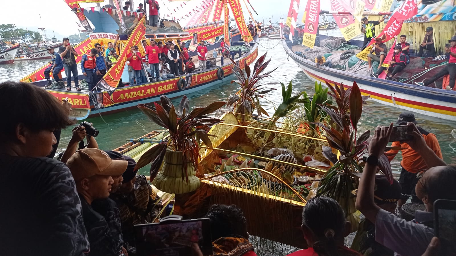 Ribuan Nelayan Prigi Gelar Larung Sembonyo, Ungkap Syukur dan Doa untuk Laut