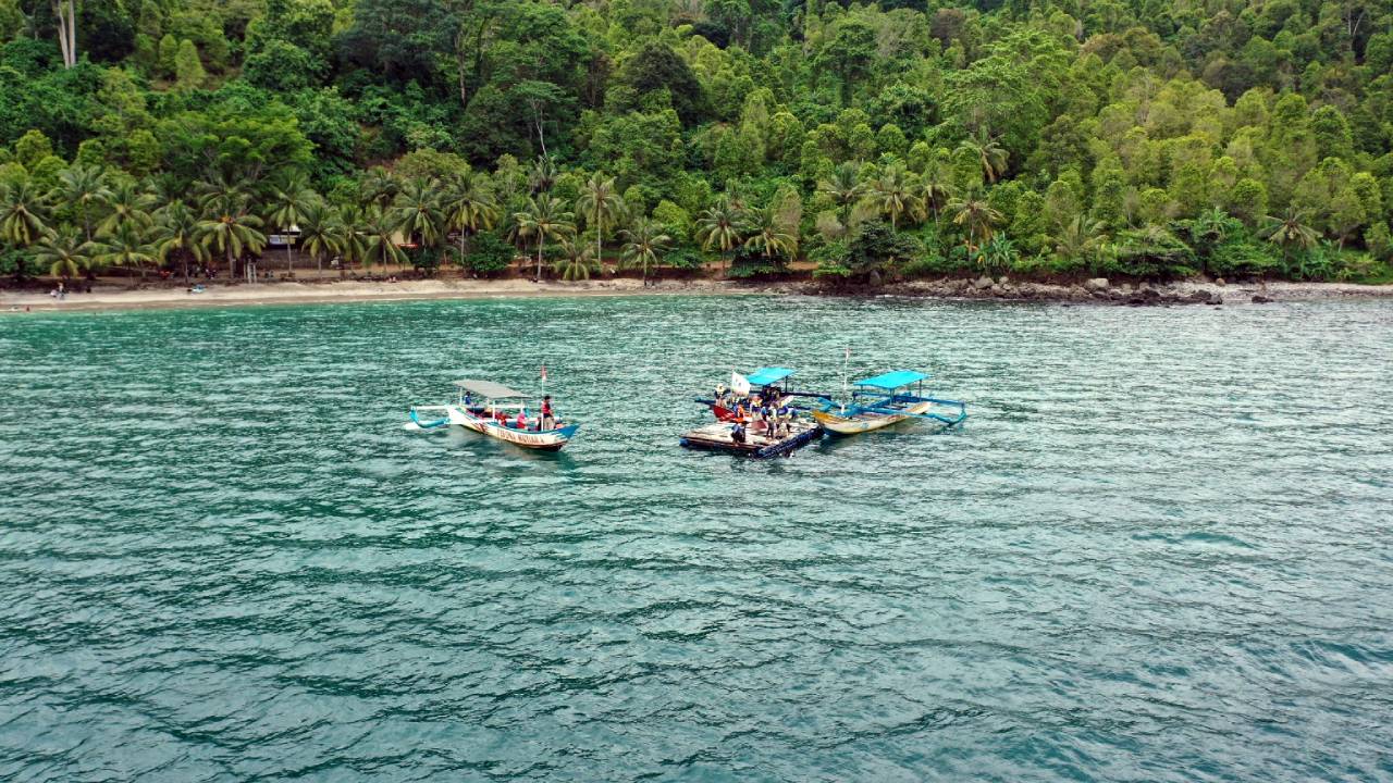 lmi-lakukan-proses-penanaman-terumbu-karang-di-pantai-mutiara