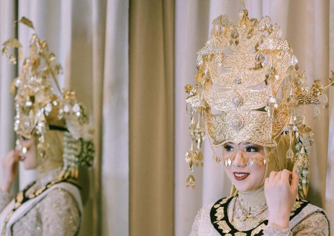 mahkota-pengantin-bulan-emas.jpg