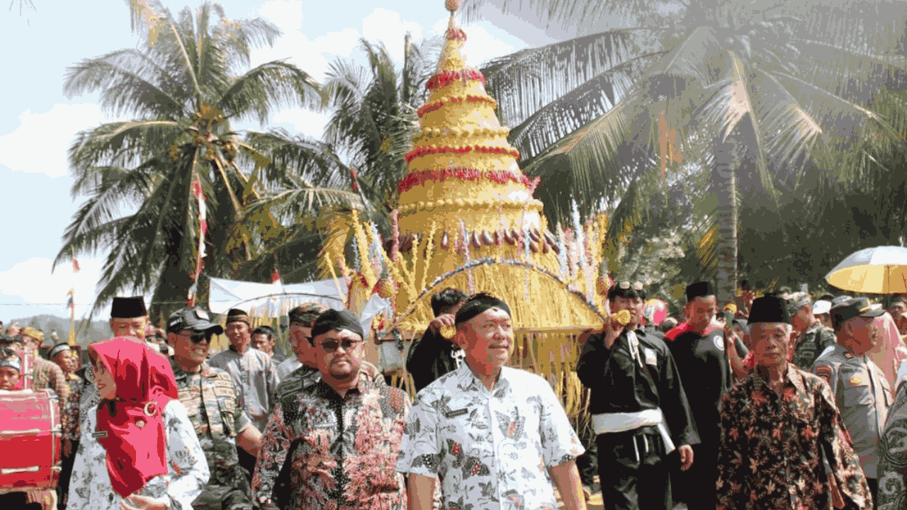 Mengungkap Makna Upacara Adat Longkangan di Pantai Munjungan