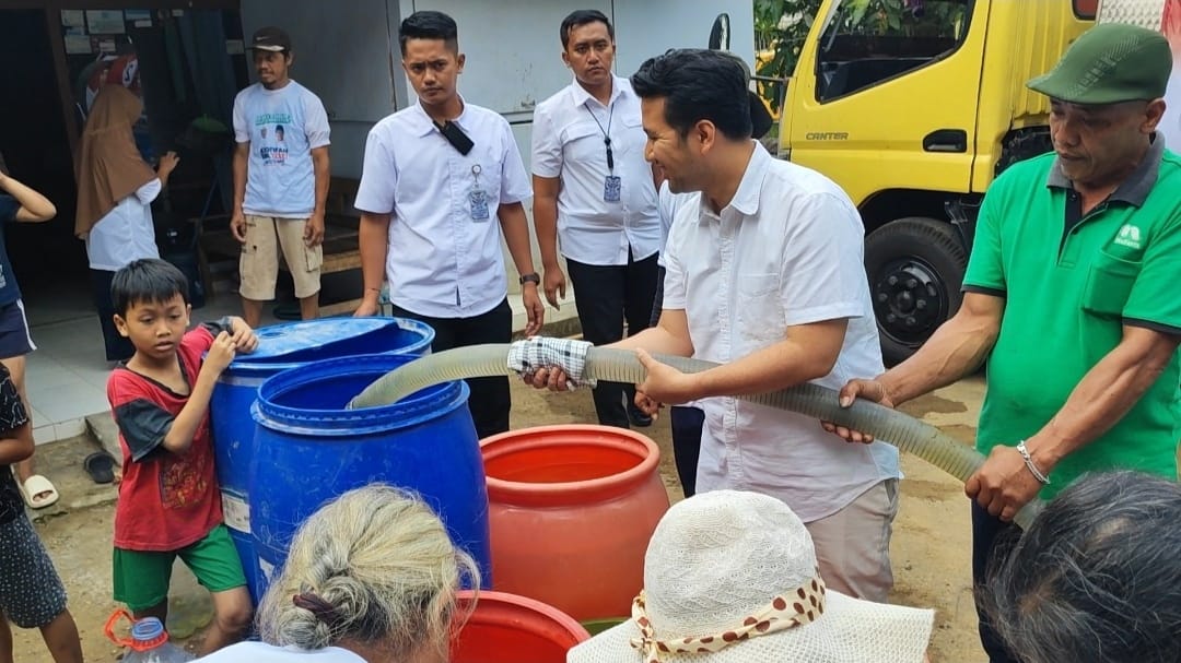 Cawagub Jatim Emil Dardak Datang di Trenggalek, Salurkan Bantuan Air Bersih