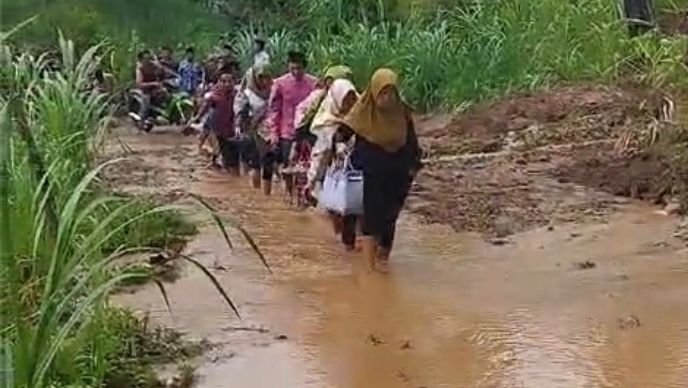 Akibat Pipa PDAM di Bendungan Jebol, Terjadi Tanah Longsor hingga Tutup Akses Jalan