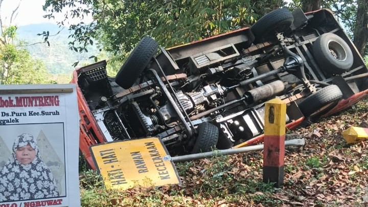 Mobil Elf yang Terguling di 17 Persen Suruh dari Kediri, Ternyata Sopir Tak Tahu Medan