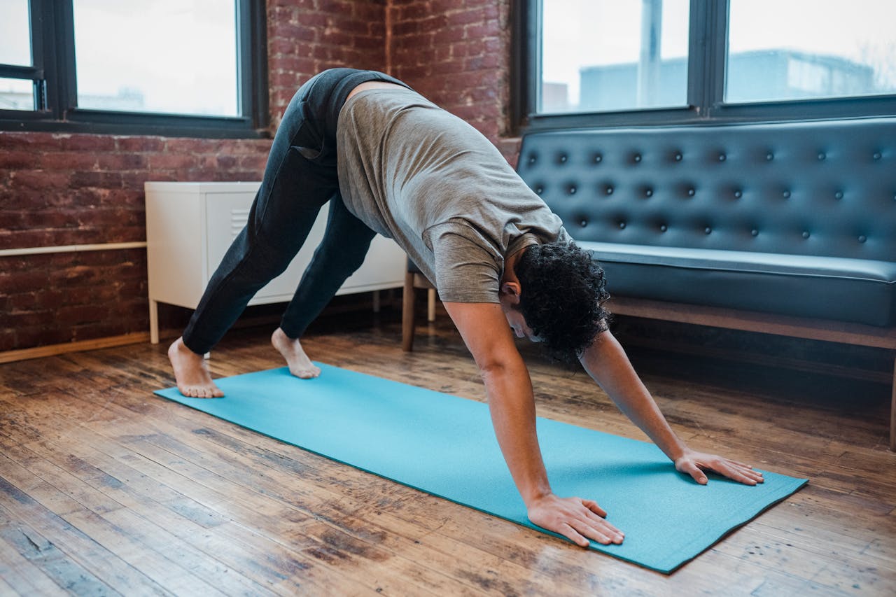 12 Gerakan Sun Salutation: Rutinitas Yoga Hatha untuk Tubuh dan Pikiran Seimbang