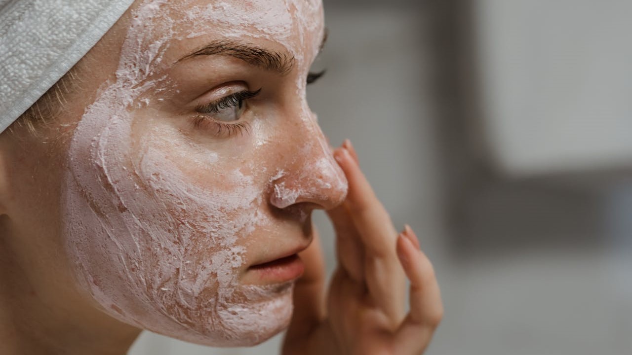 Make Up Mulus, Intip 3 Strategi Kecilkan Pori-Pori Besar