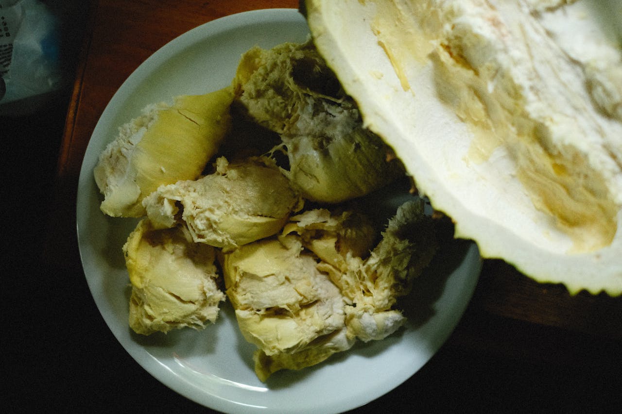 Musim Durian di Trenggalek, Hilangkan Bau dengan Kopi