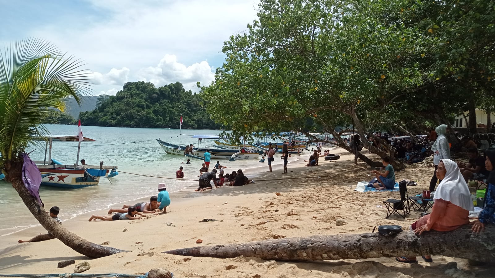 Pantai Pasir Putih Trenggalek Sambut Libur Kenaikan Sekolah, Tiket Masuk Rp15 Ribu