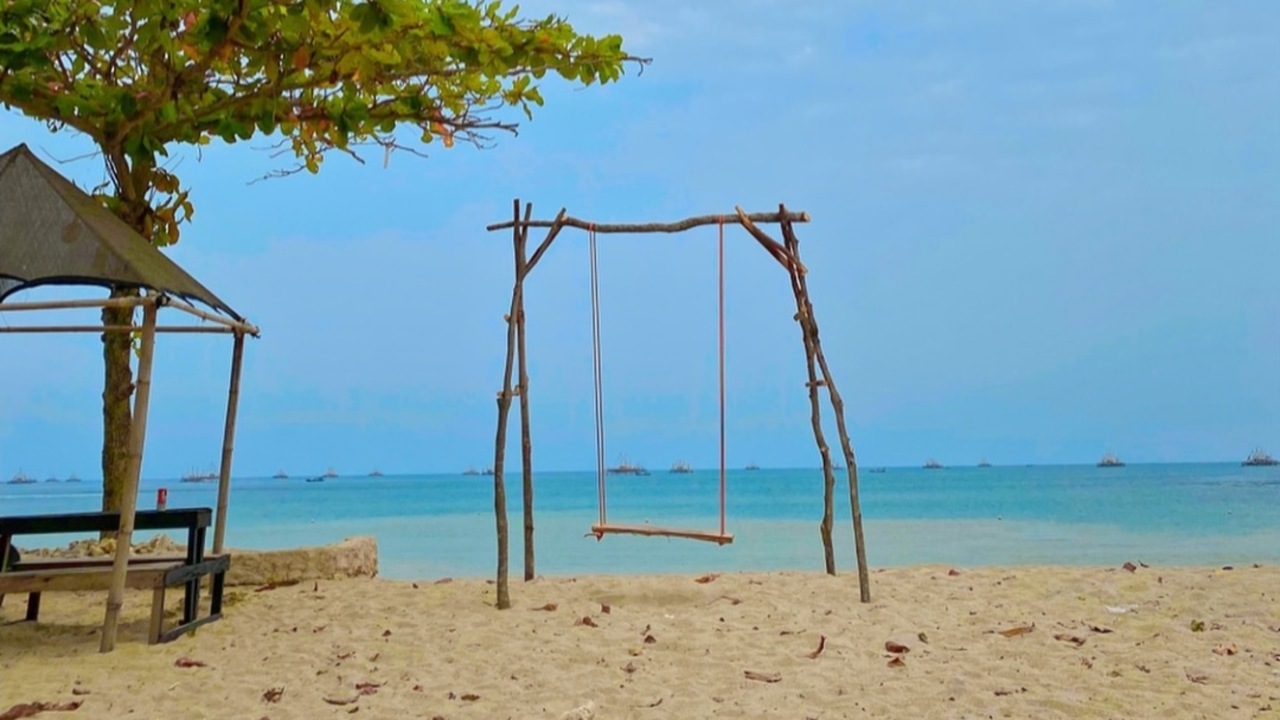 pantai-tanjung-lesung-banten.jpg