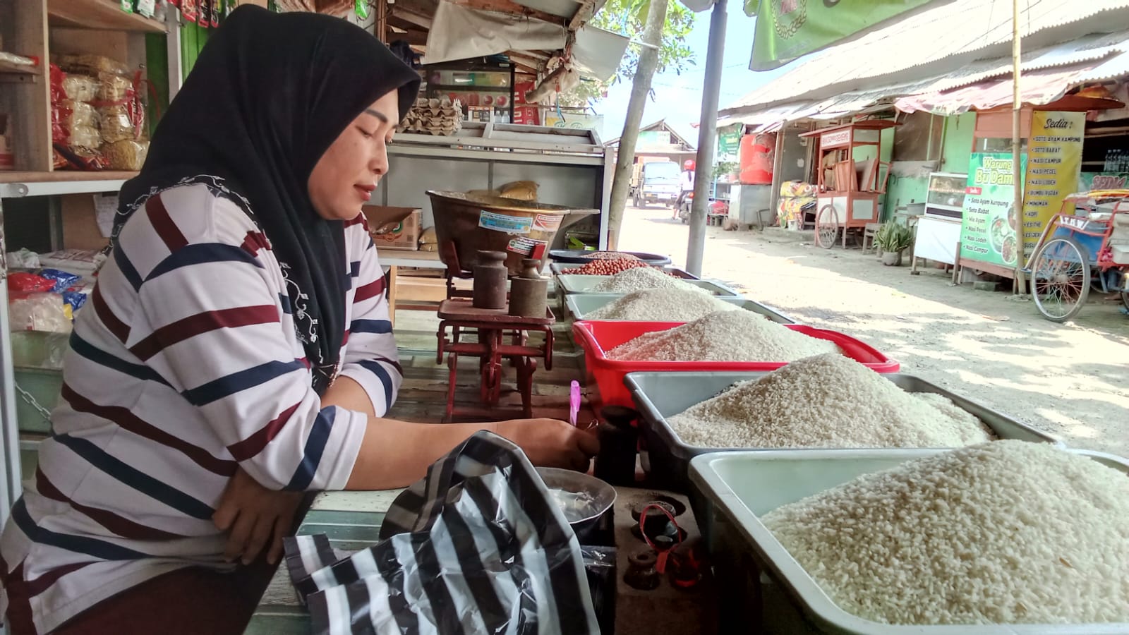 Harga Beras Naik Rp500 di Trenggalek, Pedagang Alami Penurunan Omzet hingga 20 Persen