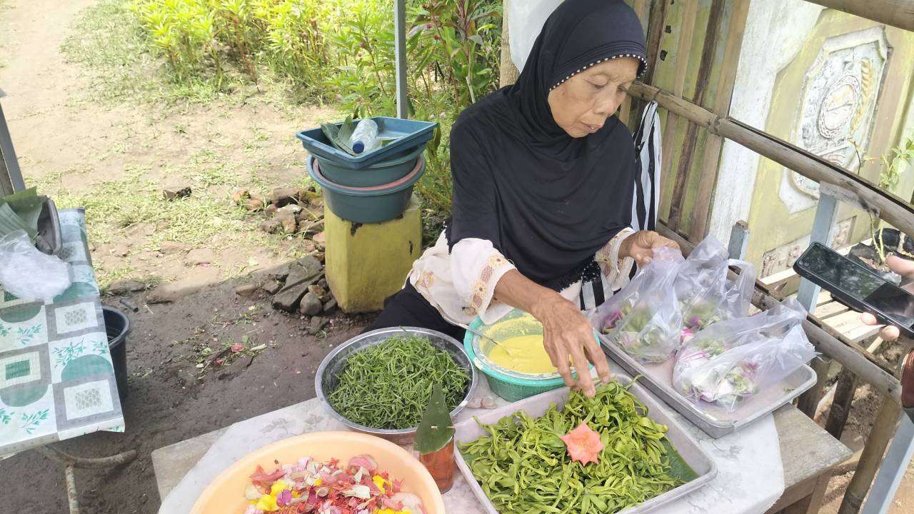 Tradisi Nyekar di Trenggalek, Pedagang Kembang Raup Keuntungan Jelang Ramadhan