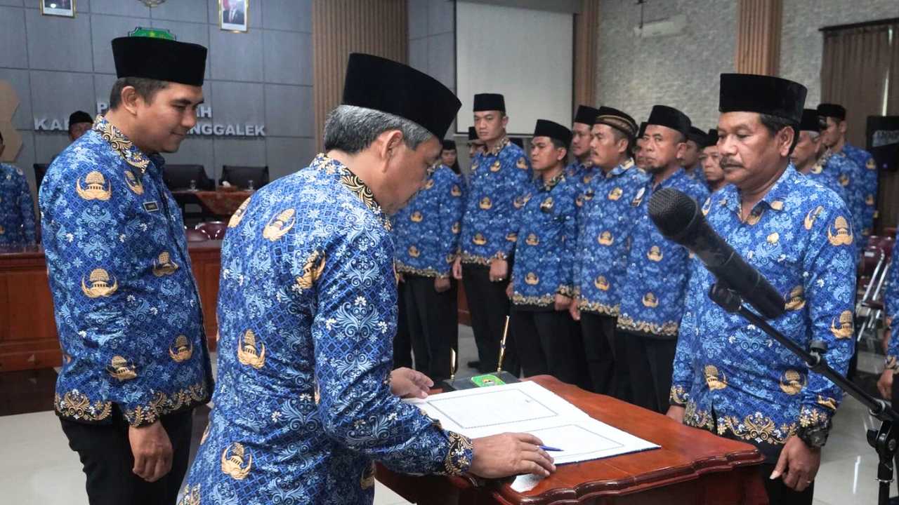 Pengukuhan Korpri Trenggalek, Sentil Efisiensi Anggaran: Jangan Hambat Pelayanan