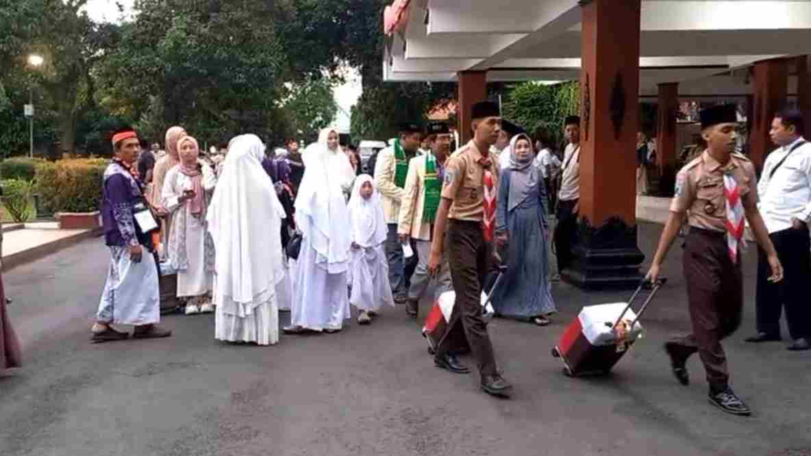 Calon Jemaah Haji Trenggalek Berangkat, Puluhan Gagal Terbang Karena Visa