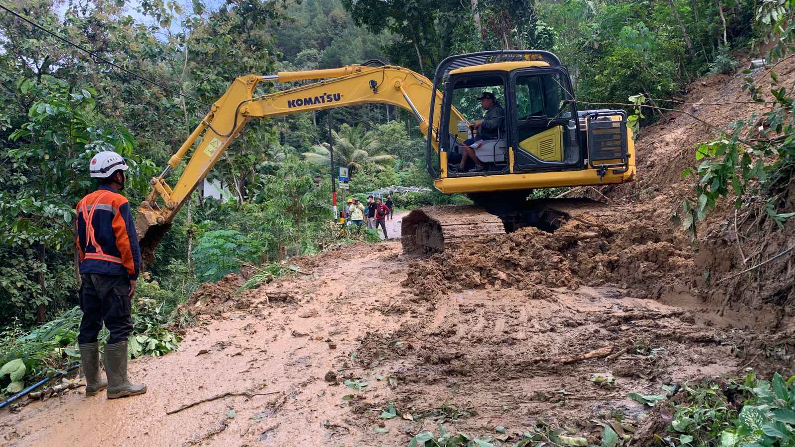 Akses Menuju Longsor Depok Masih Tertutup, 135 Personel Diterjunkan