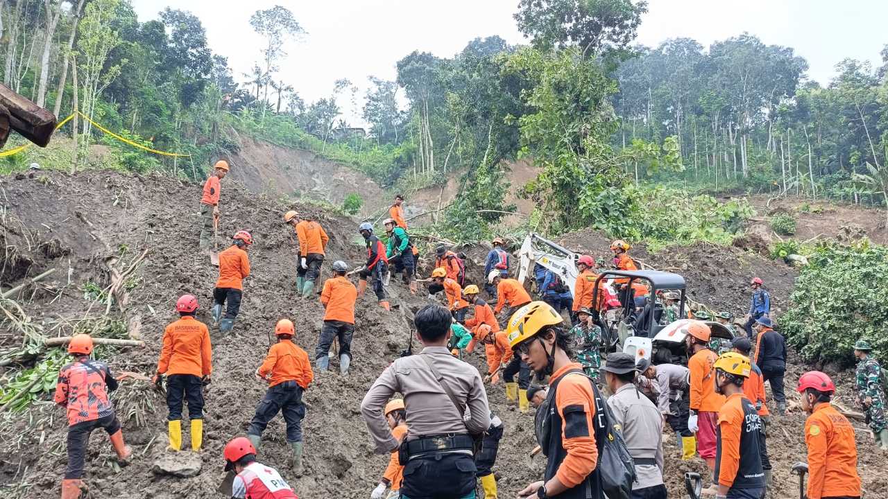Setelah Temukan Dua Korban, Pencarian Longsor Trenggalek Hari Kelima Dilanjutkan