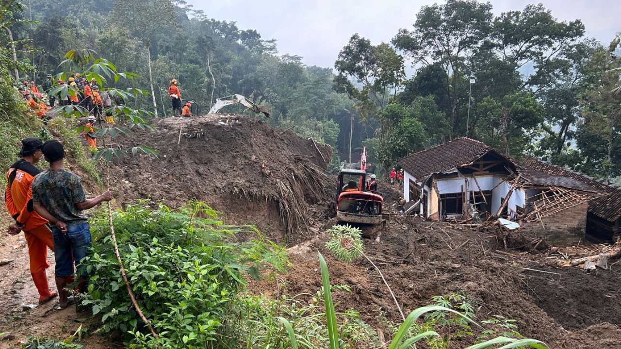 Hari Kelima Pencarian Longsor Trenggalek, Tim SAR Temukan Barang Korban di Tengah Kendala Cuaca