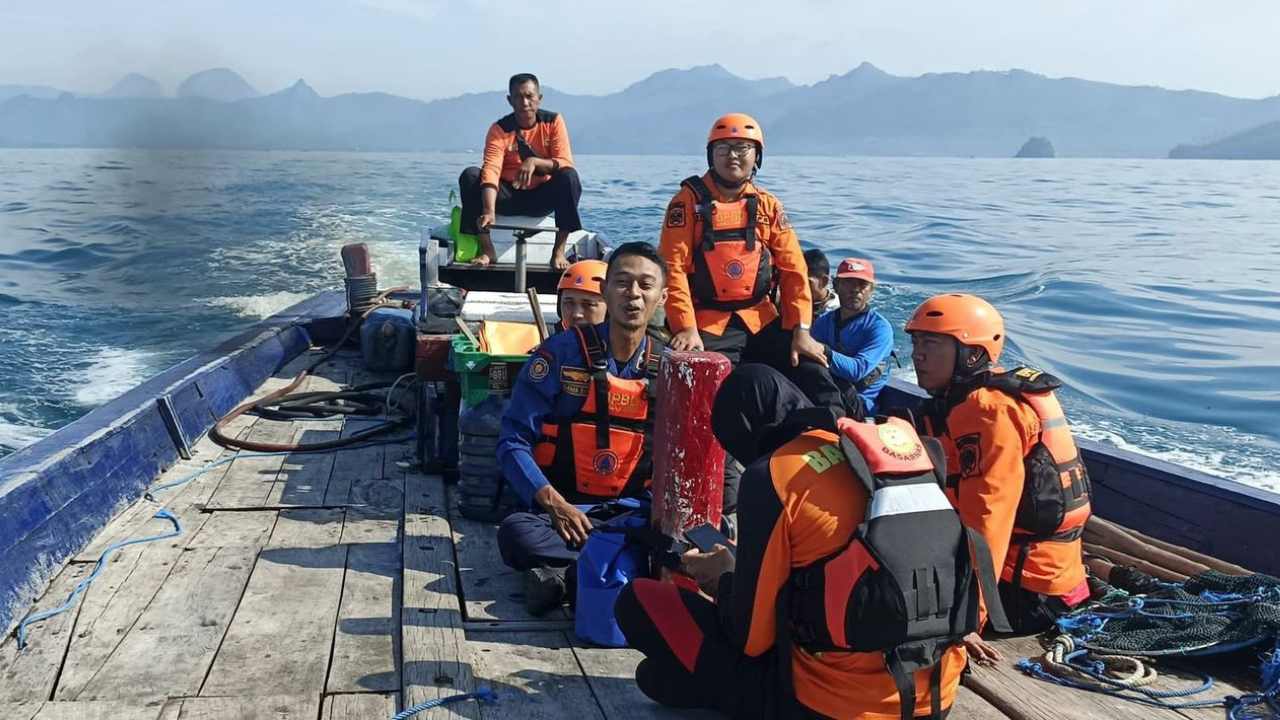 Ombak Laut Trenggalek 2 Meter, Pencarian Pemancing Hilang Terhambat