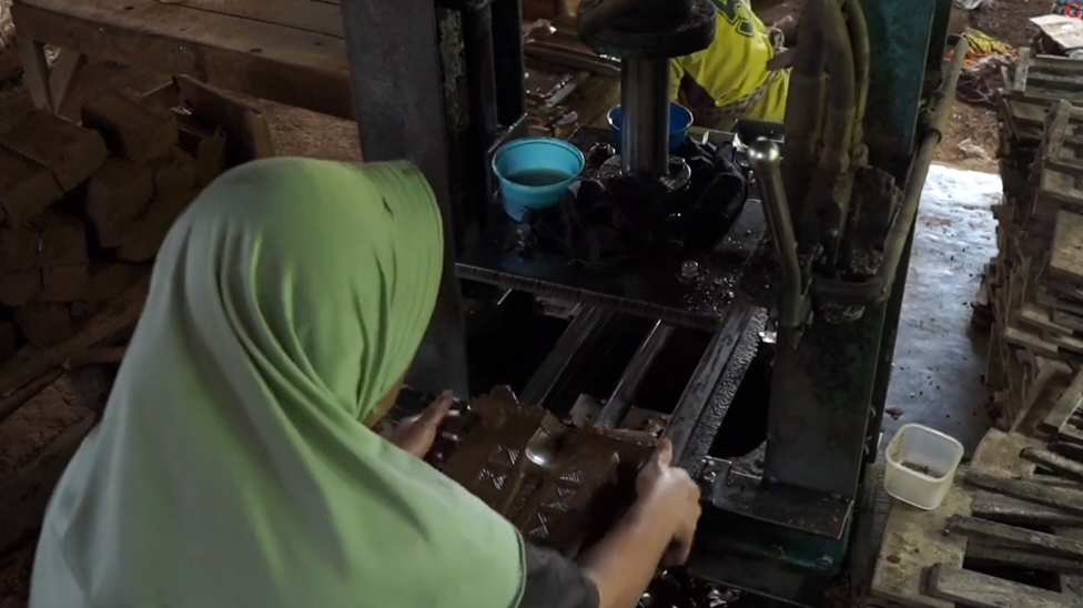 Genteng Nglayur Gandusari Bertahan Puluhan Tahun, Produksi Tembus Ribuan per Hari