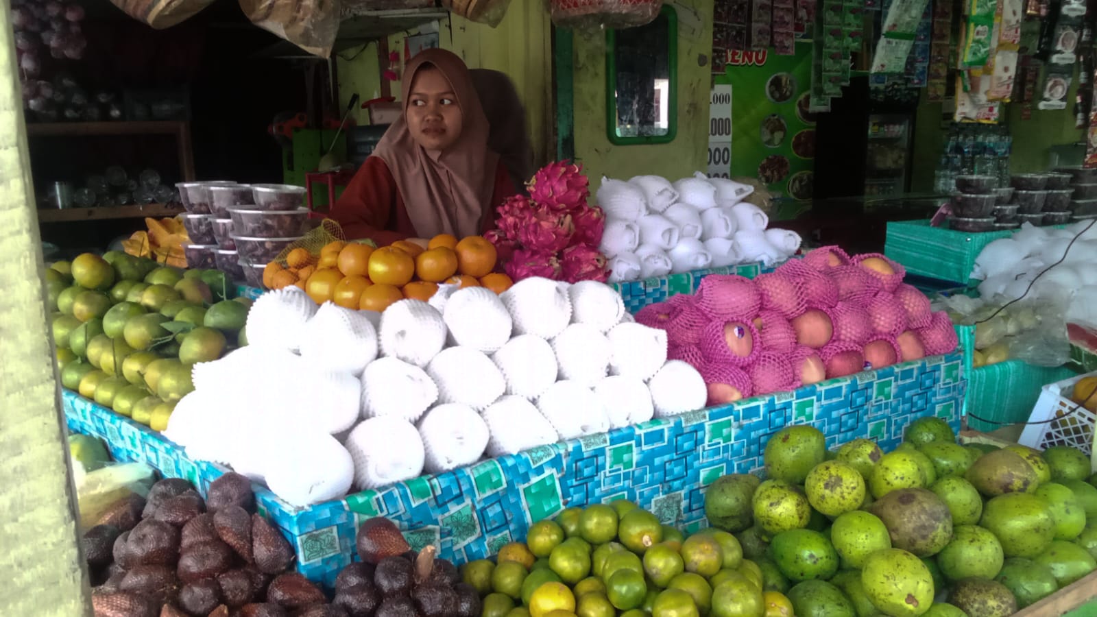 Harga Buah di Trenggalek Naik, Pembeli Menyusut