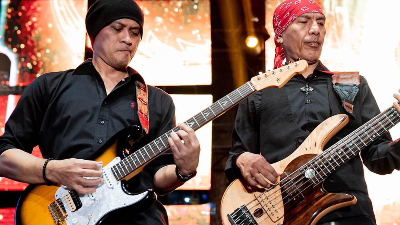 Perbedaan Gitar Elektrik dan Bass Elektrik: Dari Jumlah Senar Hingga Peran di Grup Musik