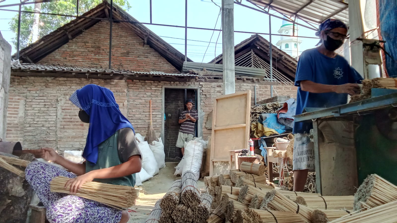Menjelang Iduladha, Permintaan Tusuk Sate di Pogalan Trenggalek Capai 5 Ton