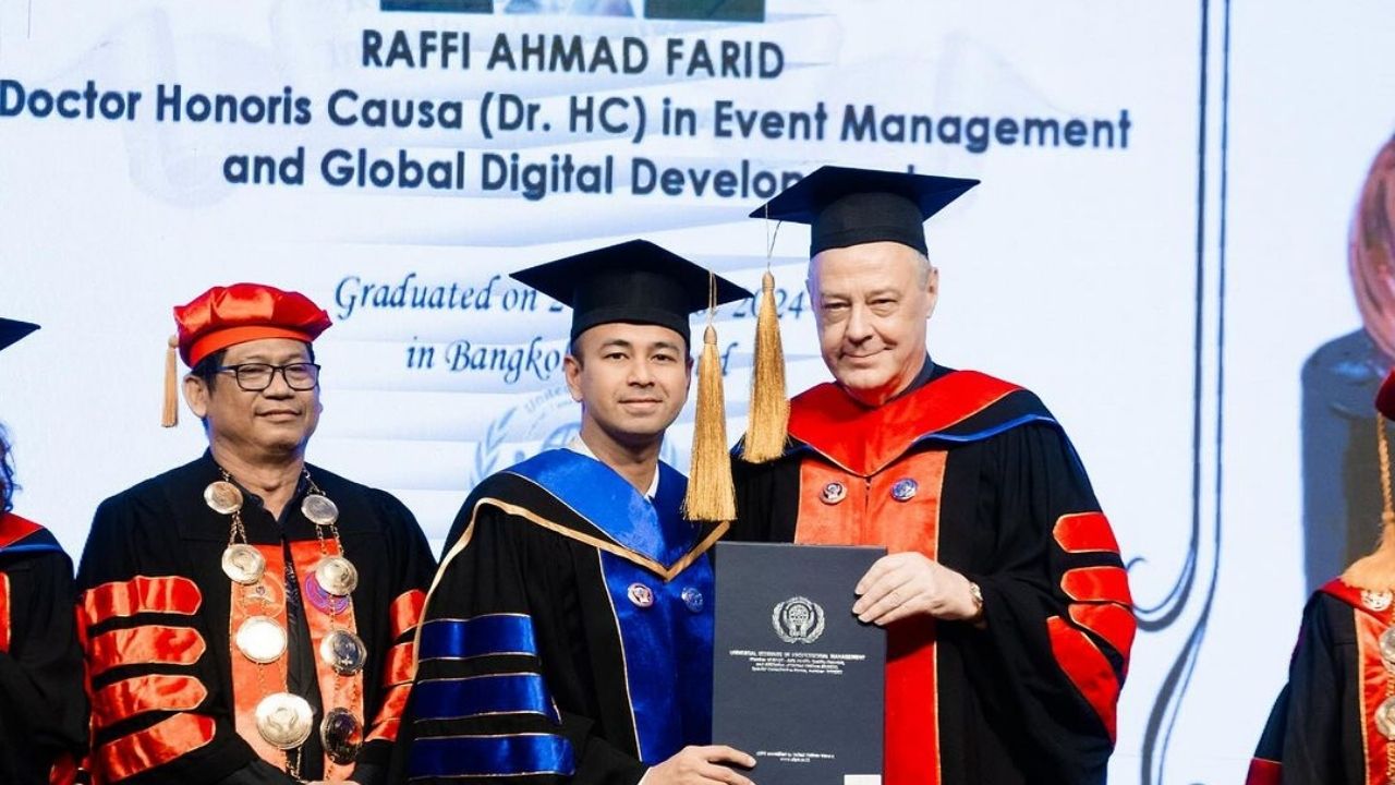 Gelar Doktor Kehormatan Raffi Ahmad dari Universitas di Thailand Menjadi Sorotan