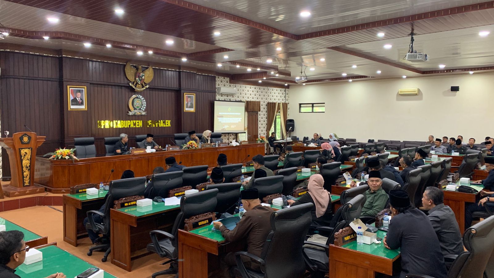 DPRD Trenggalek Bahas Dua Raperda Strategis, Fraksi-Fraksi Sampaikan Pandangan Umum