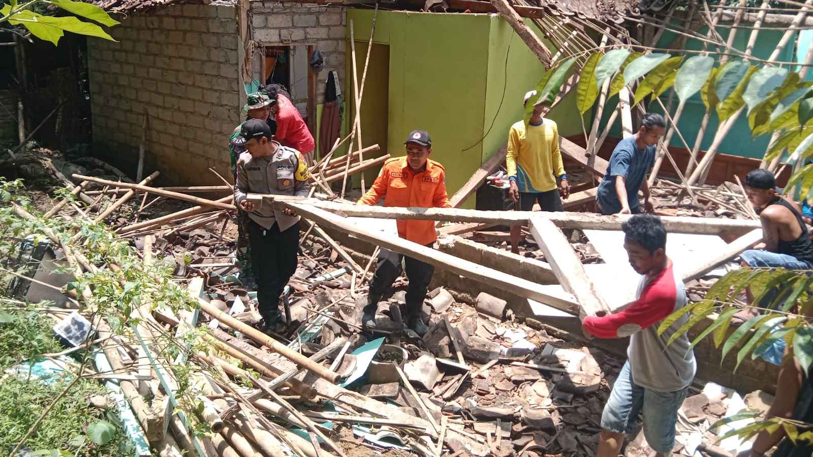 Hujan Deras di Trenggalek, Rumah Warga Desa Dawuhan Ambruk, Pemilik Terluka