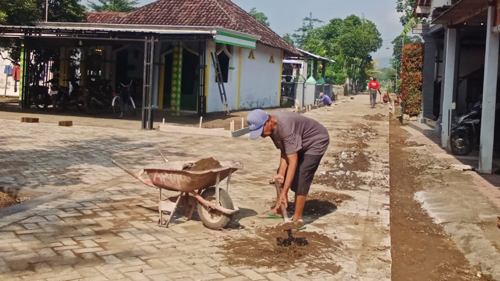 Rusak Menahun, Warga Krandegan Trenggalek Akhirnya Menikmati Jalan Mulus