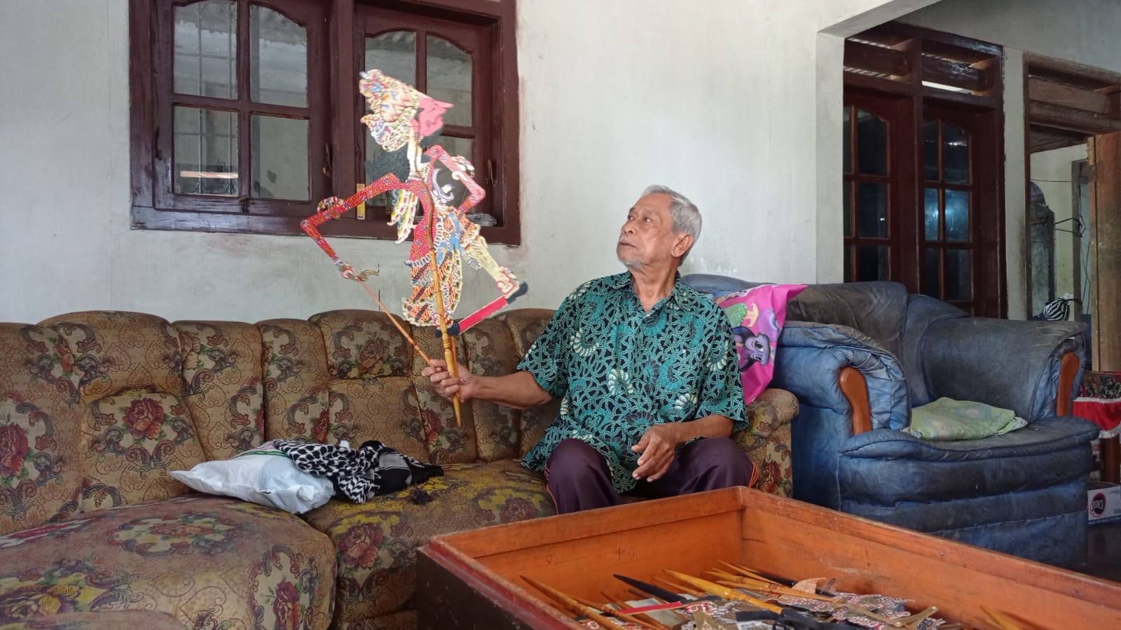 Samidi, Sang Dalang Watulimo: Separuh Abad Menghidupkan Wayang dalam Sunyi dan Sorak