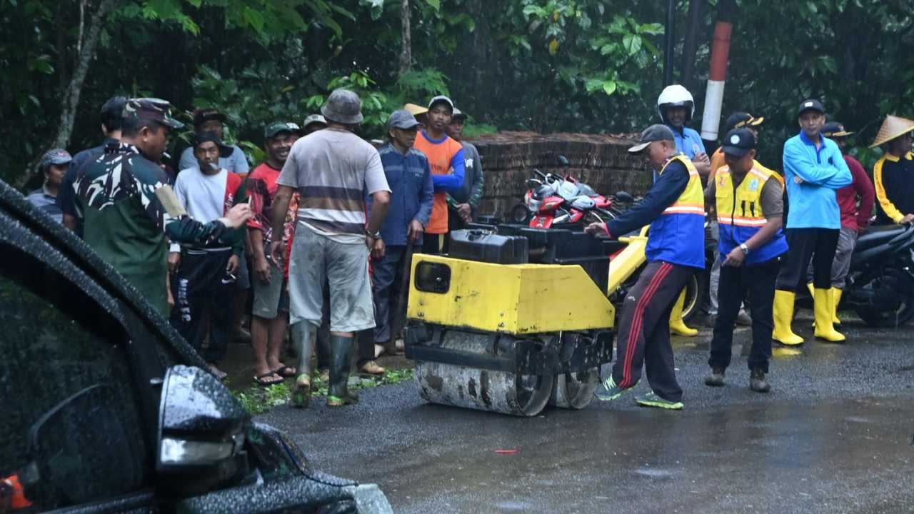 Trenggalek Luncurkan Satgas DAYA, Gerakan Swadaya Perbaiki Jalan dan Irigasi tanpa APBD