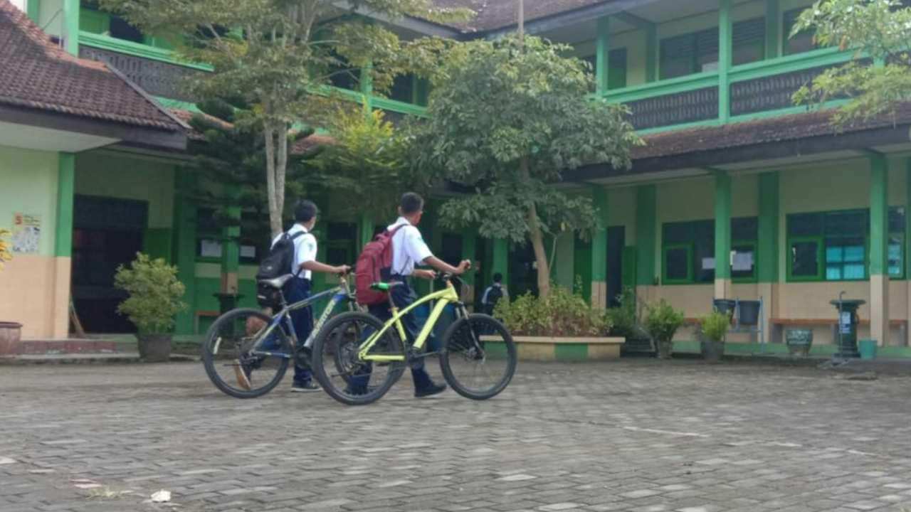 Bikin Gigit Jari, Sekolah SD & SMP Negeri Trenggalek Megap-megap Cari Murid